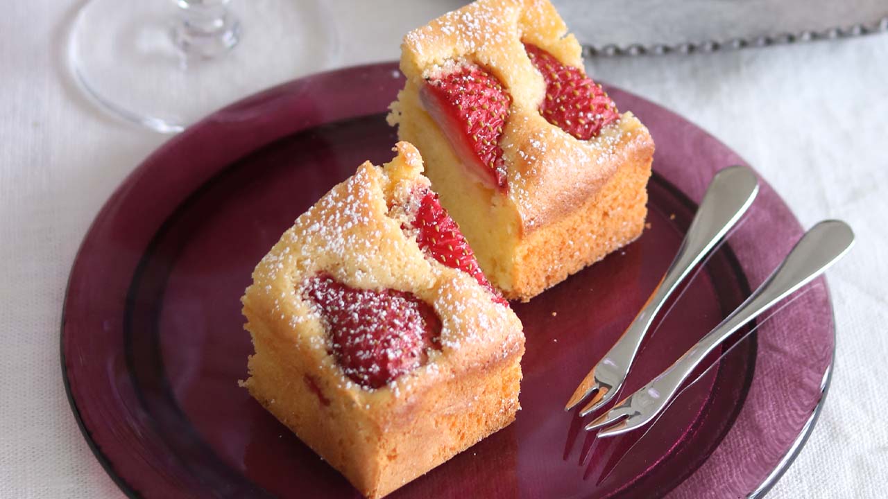 苺とアーモンドのケーキ