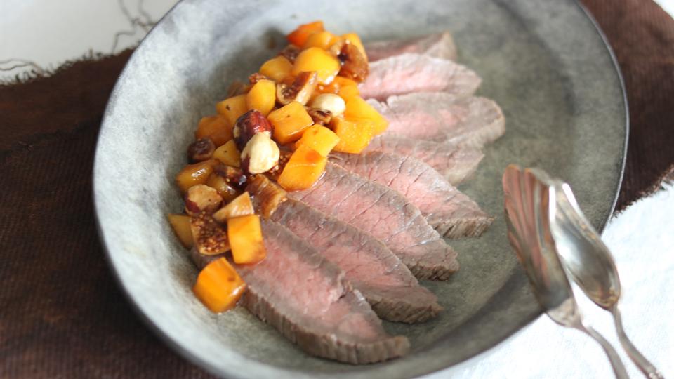 牛もも肉のオーブン焼き　柿とドライフィグのバルサミコクリーム