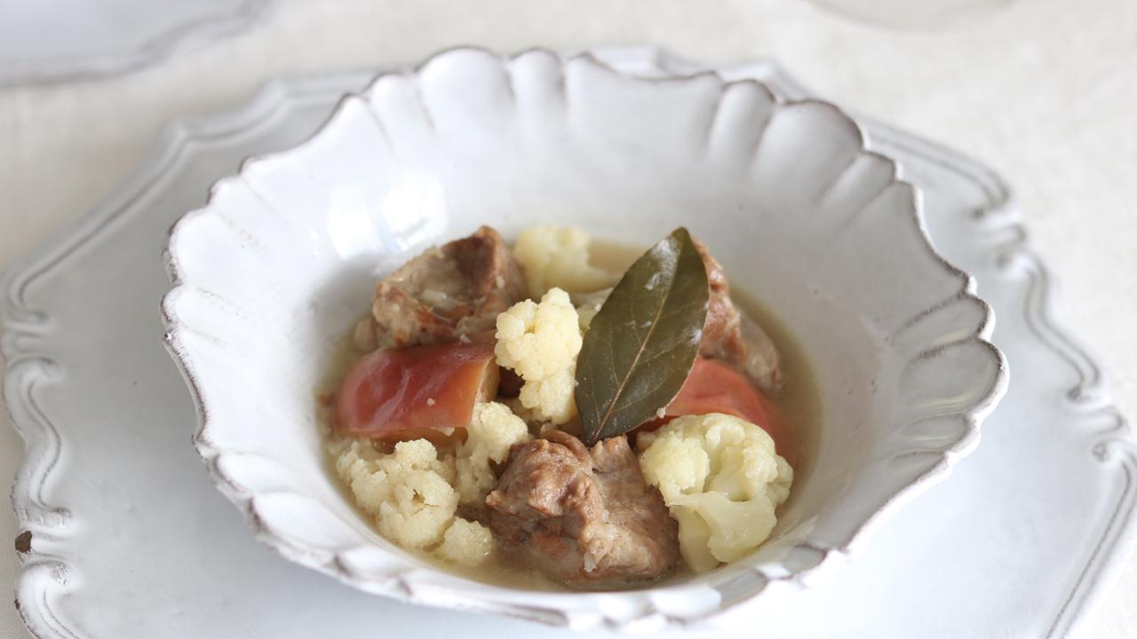 豚肉とカリフラワー　りんごのスペッツァティーノ