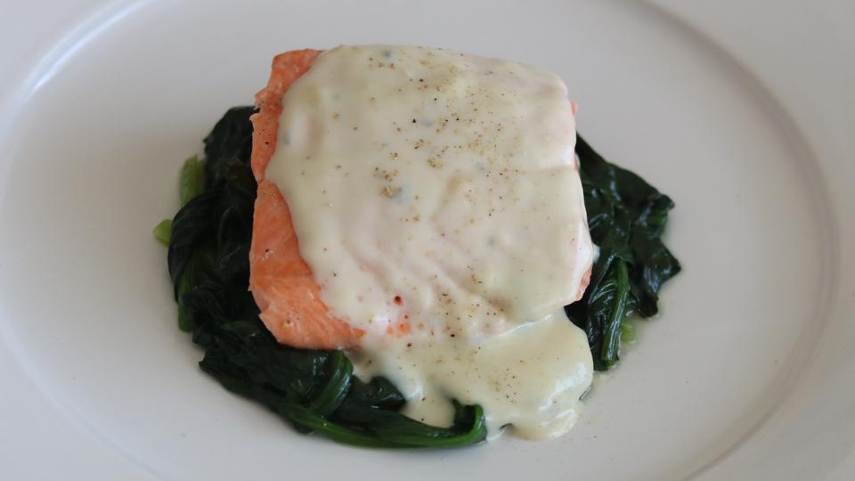 サーモンとほうれん草のヴァポーレ　ゴルゴンゾーラソース