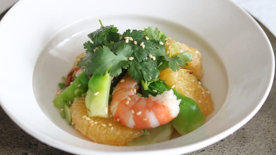 海老と柑橘　つぼみ菜のエスニックサラダ