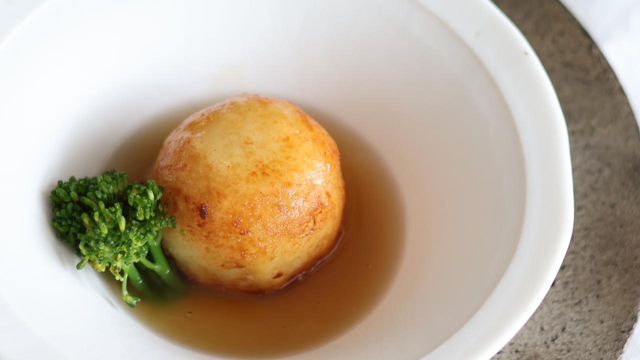 鶏と行者にんにくのそぼろ入りじゃがいも餅のあんかけ